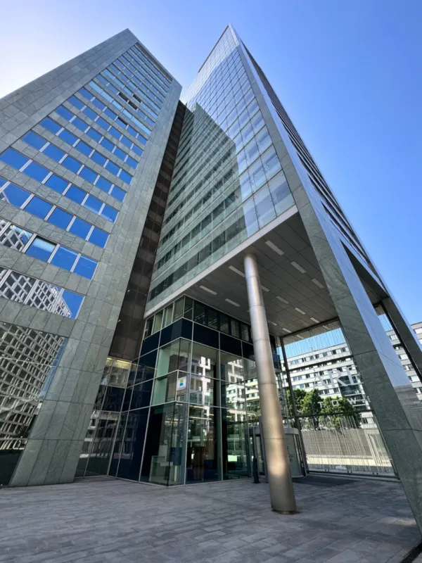 694 m² Bürofläche im Ares Tower - Bild 1
