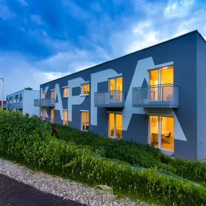 FERNBLICK: Geräumige 4-Zimmer-Wohnung mit mehreren Balkonen, Panoramablick und wunderschönem Allgemeingarten - Bild 3