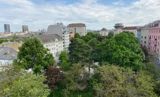 Mit Blick über den Park vom Balkon