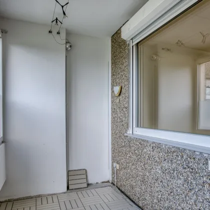 Familienfreundliche 3-Zimmer Wohnung mit Loggia | Garagenparkplatz inkludiert - Bild 2