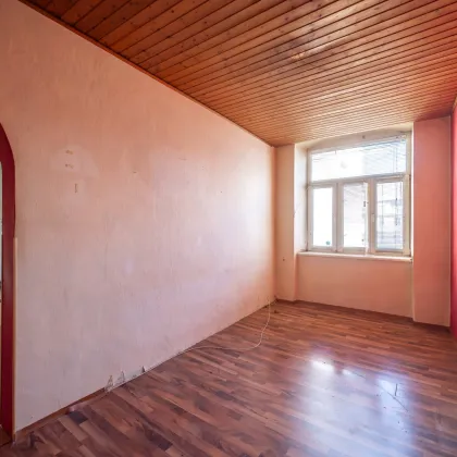 ++NEU++ sanierungsbedürftige 3-Zimmer Altbau-Wohnung - gut adaptierbarer Grundriss - Bild 2