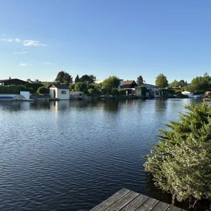AM SEE LEBT ES SICH GUT! Neuwertiger Bungalow, direkt am Neufelder See IV - Bild 3