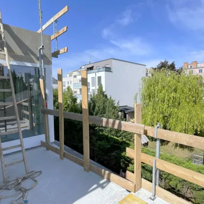 Urbaner Wohnluxus im Herzen von Schwechat! Nachhaltige 3-Zimmer Wohnung mit sonnigem Südwest-Balkon - zentral, ruhig, nachhaltig! - Bild 2