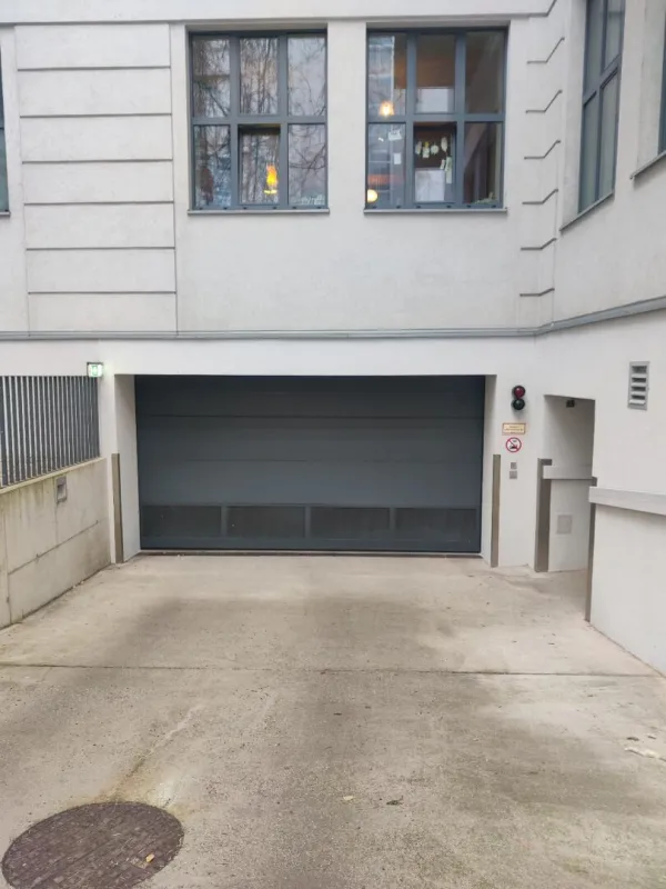 TIEFGARAGENPLATZ in 1060, Nähe Gumpendorferstraße - Bild 1