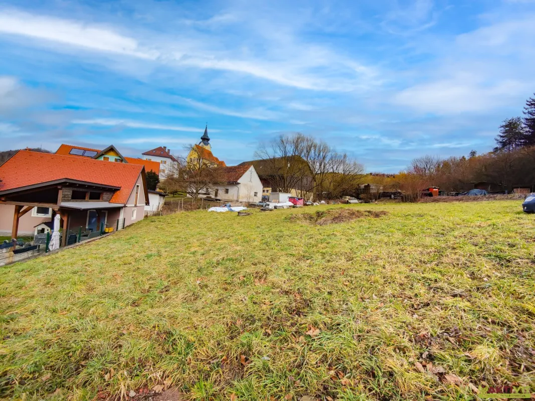 Grundstück mit Planung für 2 Häuser. - Zentral in Großklein. - 13 Min. vor Leibnitz. - Bild 1