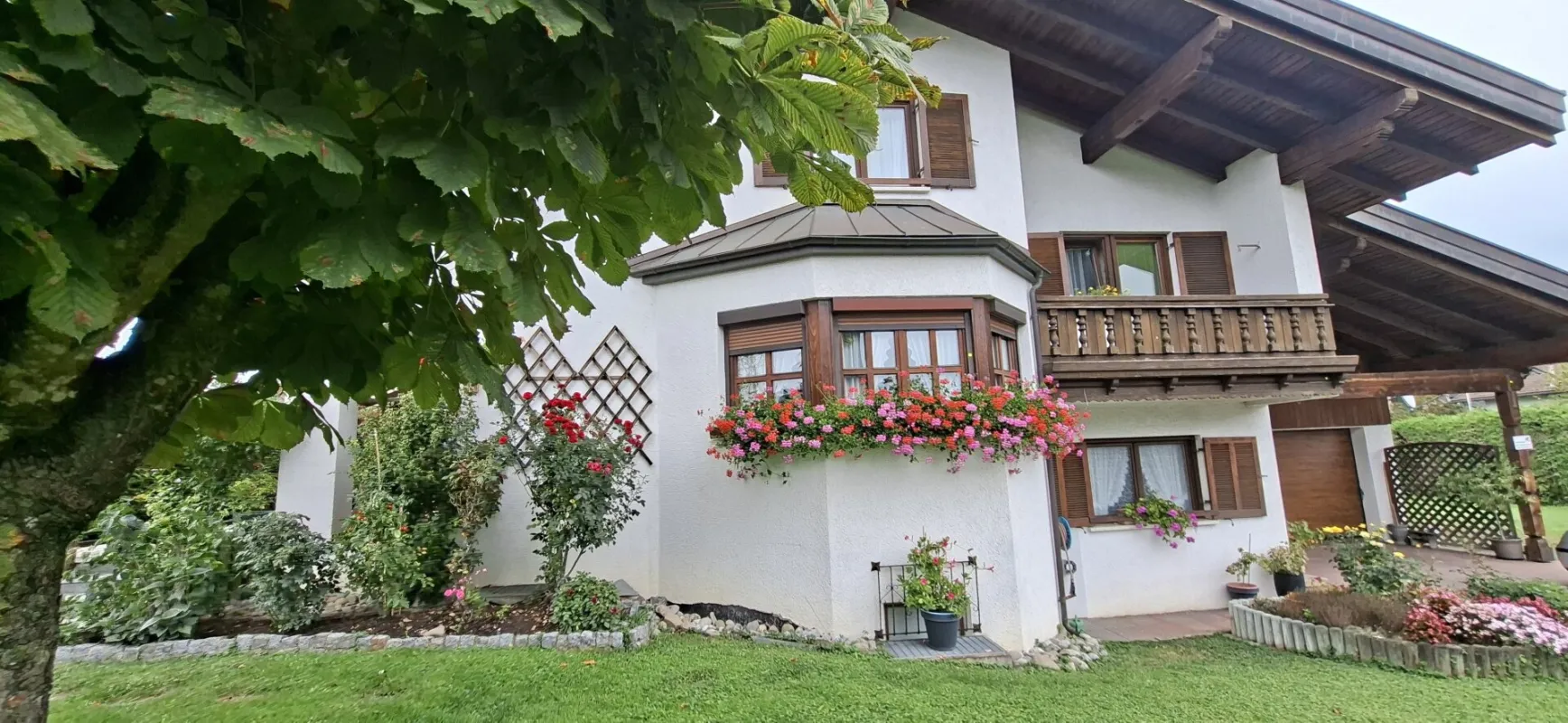 Charmantes Einfamilienhaus mit sehr gepflegter Ausstattung und grossem Garten zu verkaufen! - Bild 1
