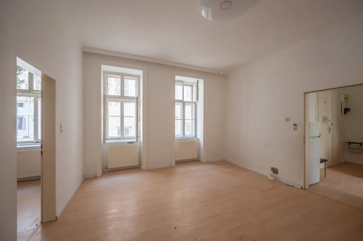 ++Airbnb++ sanierungsbedürftige 2-Zimmer-Wohnung in sehr guter Lage - Bild 1