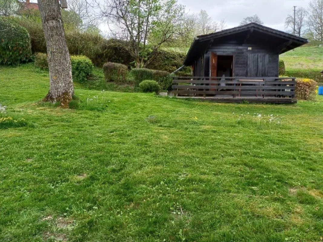 Baugrund ohne Bauzwang mit Gartenhaus zu kaufen - Bild 1