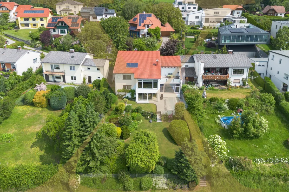 Exklusives Einfamilienhaus in Altenberg (Oberbairing) bei Linz mit Einliegerwohnung, Pool und Wintergarten! - Bild 1