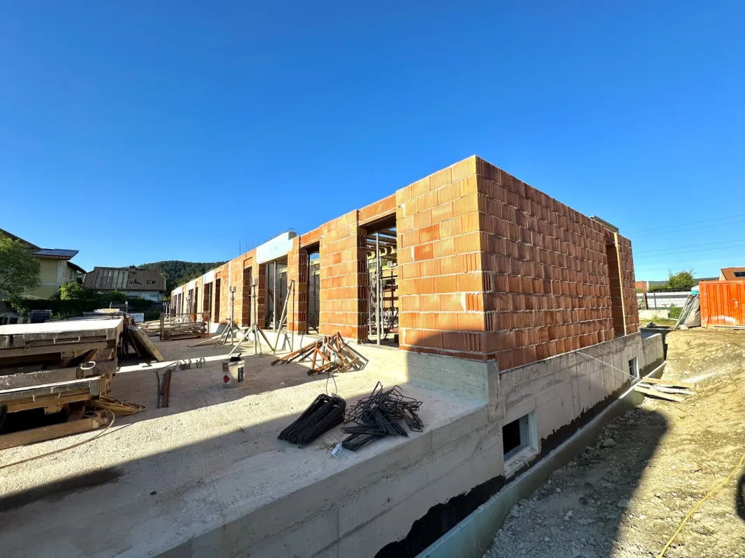 Neubauprojekt in Graz-Gösting – Wohnen im Grünen mit Stil und Privatsphäre! - Rohbauphase - Bild 1