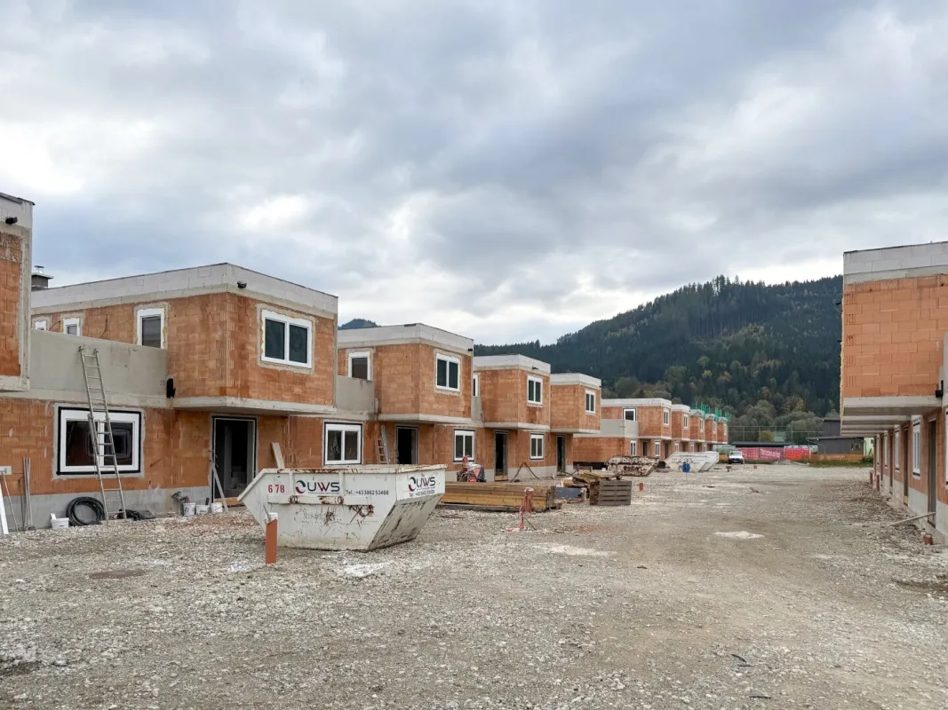 Modernes Eckreihenhaus mit großzügigen Freiraum - Bild 1