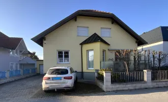 **Schönes und großzügiges Einfamilienhaus mit Schwimmteich**