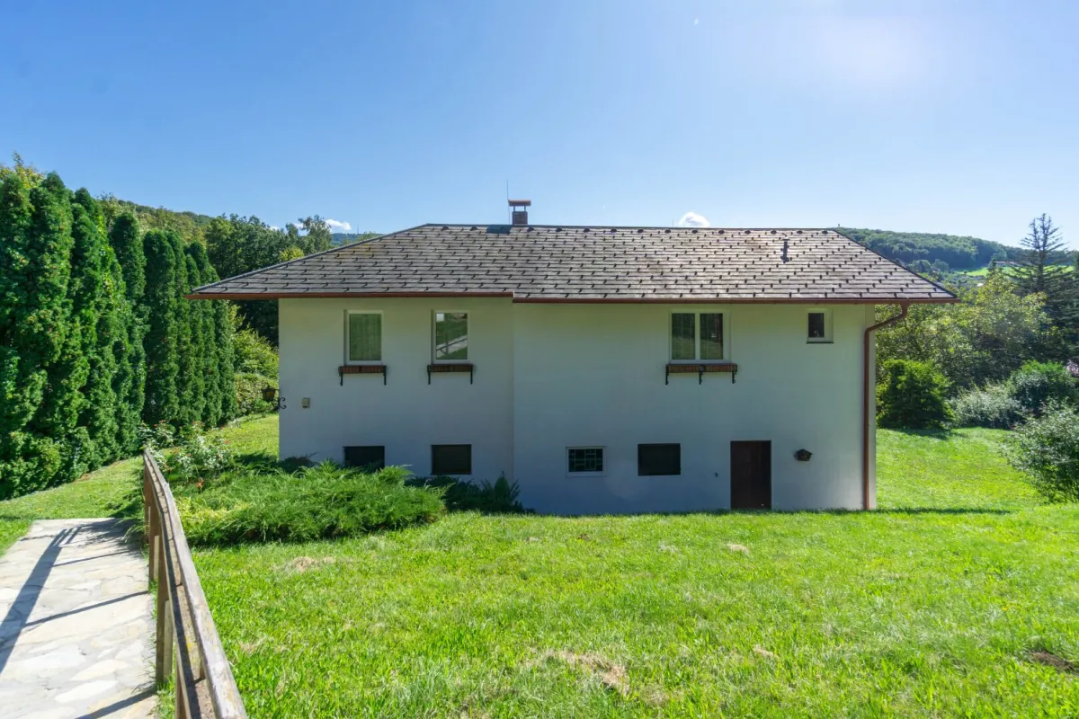 Einfamilienhaus auf sonnigem Doppelgrundstück in fabelhafter Aussichtslage - Bild 1