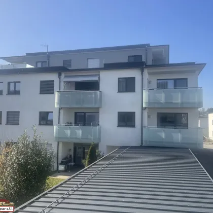 Neuwertige 3-Zimmer Wohnung mit großen Balkon & Carport! - Bild 2