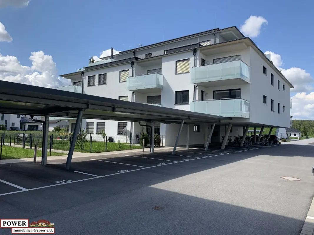 Neuwertige 3-Zimmer Wohnung mit großen Balkon & Carport! - Bild 1