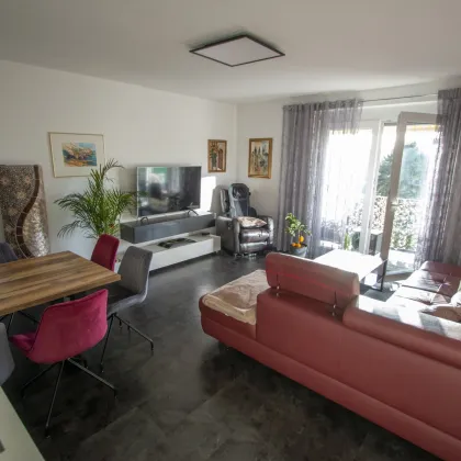 Modernisierte Wohnung mit West-Balkon und Aussicht! - Bild 2
