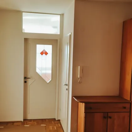 Fairer neuer Preis - Ausgesprochen schöne, sehr helle  und gepflegte Wohnung  in Thalheim-Forstberg, 3 Schlafzimmer, 2 Bäder,  Loggia, großer eigener Hobbykeller und 2 Parkplätze - Bild 3