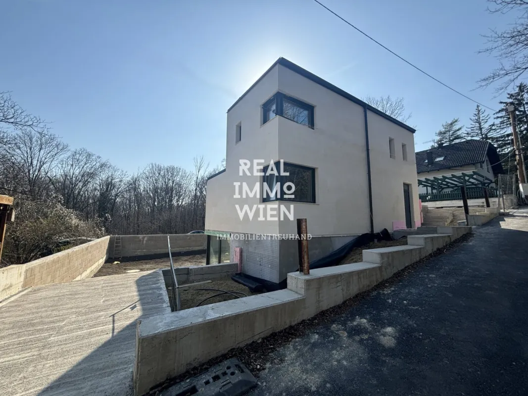 ! AKTIONSVERKAUF ! ~ exklusive Chance ~ Erstklassige Luxusvilla: Modernes Design und private Pool-Oase - Bild 1