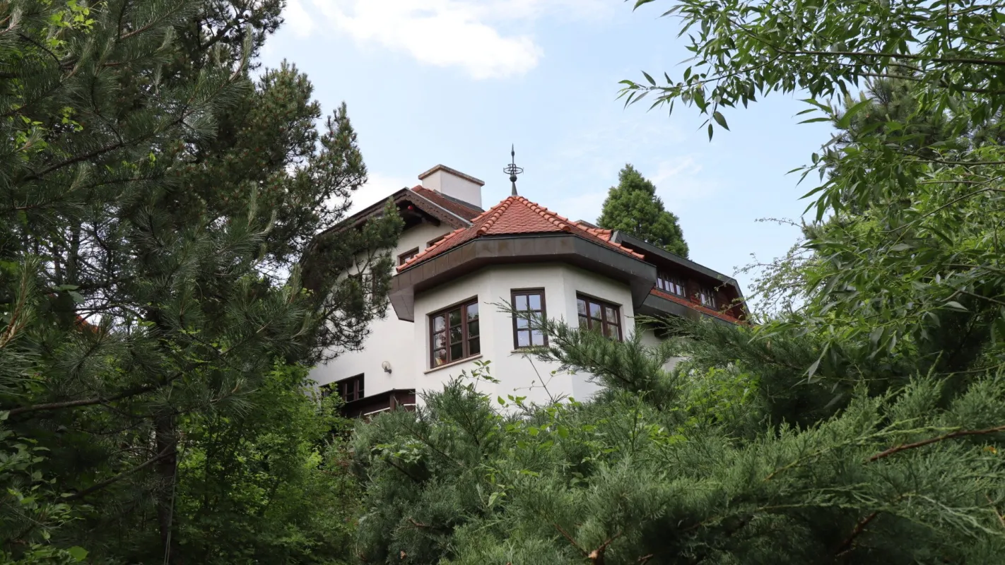 Großzügiges Landhaus in ruhiger, sonniger Aussichtslage - Bild 1
