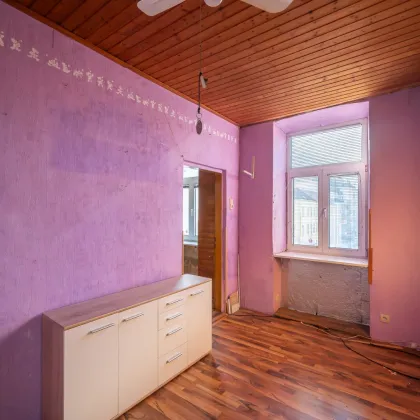 ++NEU++ sanierungsbedürftige 2-Zimmer Altbau-Wohnung - gut adaptierbarer Grundriss - Bild 3