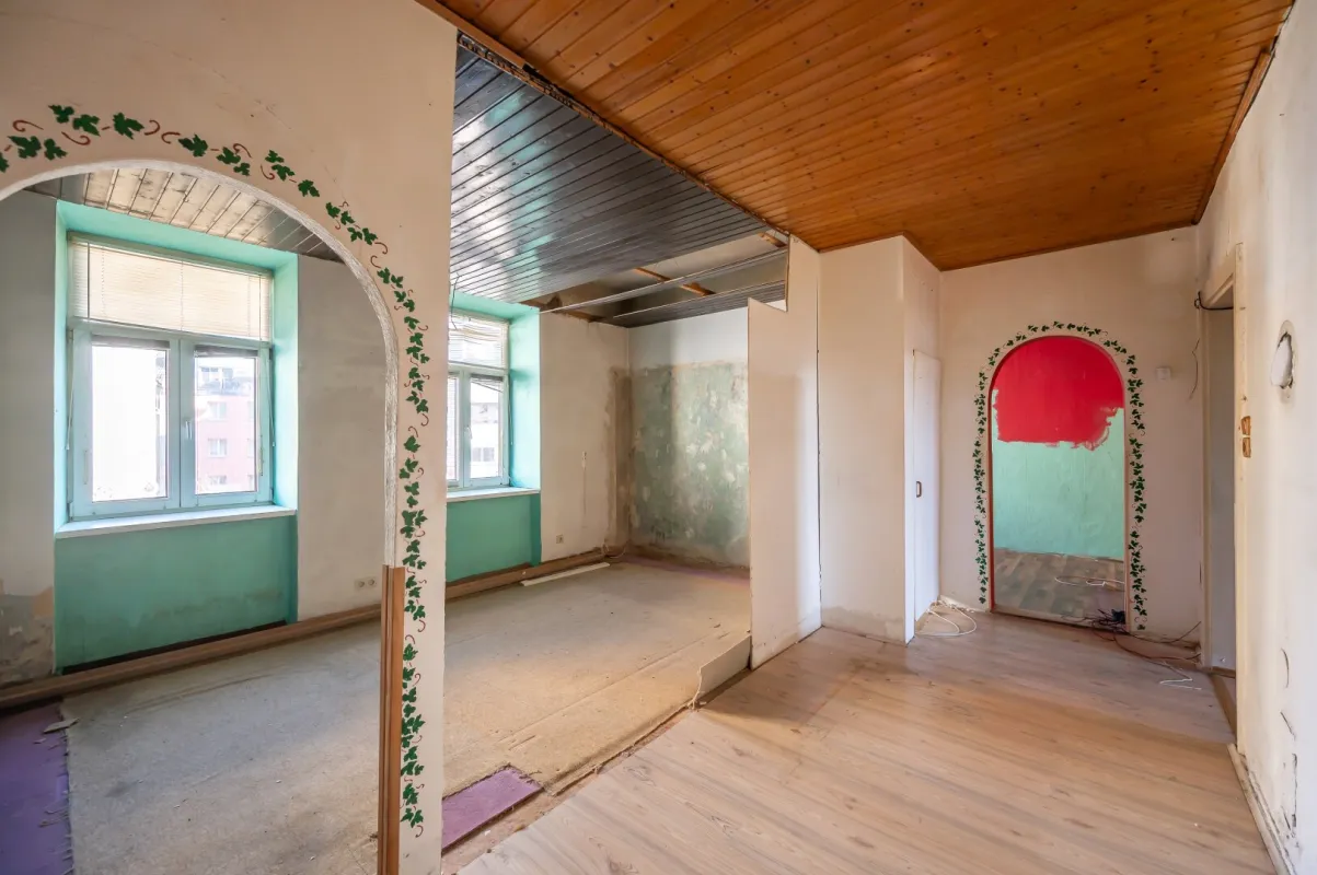 ++NEU++ sanierungsbedürftige 2-Zimmer Altbau-Wohnung - gut adaptierbarer Grundriss - Bild 1