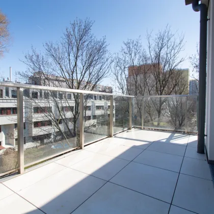 ERSTBEZUG: HOCHWERTIG AUSGESTATTETE 3-ZIMMER-WOHNUNG MIT SONNIGEM BALKON - Bild 2