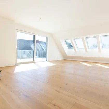 LICHTDURCHFLUTETE ERSTBEZUGSWOHNUNG IM DACHGESCHOSS MIT GROßER TERRASSE UND LOGGIA - Bild 2