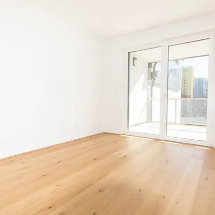 LICHTDURCHFLUTETE ERSTBEZUGSWOHNUNG IM DACHGESCHOSS MIT GROßER TERRASSE UND LOGGIA - Bild 3