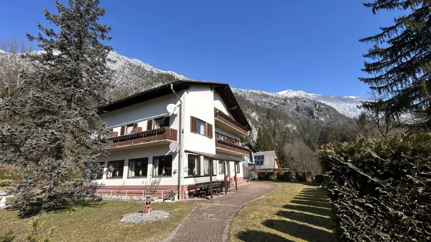 GERÄUMIGES GÄSTEHAUS MIT SEPARATEM EIGENTÜMERHAUS UND FERIENWOHNUNGEN - AUFGETEILT AUF DREI GEBÄUDE! - Bild 1