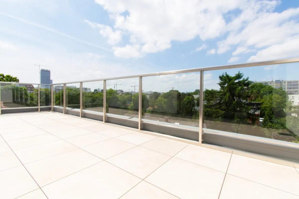 EXKLUSIVE PENTHOUSE WOHNUNG MIT 174M² IM 22. BEZIRK – 4 ZIMMER, 3 TERRASSEN UND AUFZUG DIREKT IN DIE WOHNUNG - Bild 1