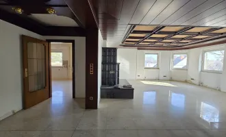 Großzügig konzipierte Wohnung * Loggia * KFZ Garagenplatz * Sauna * sanierungsbedürftig