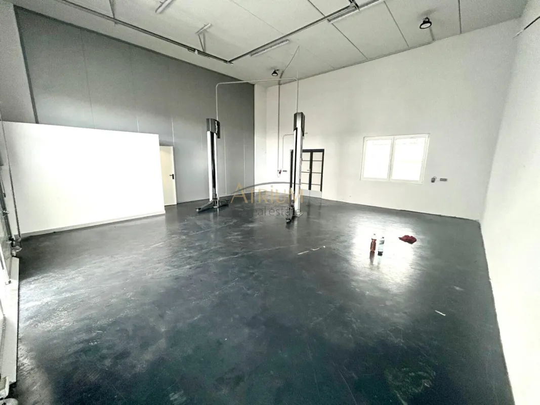 ZUR MIETE// Neubauhalle mit Anlagengenehmigung, Inventar und Hebebühne. - Bild 1