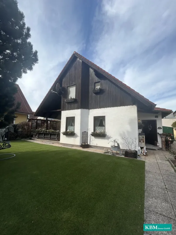 Gepflegtes Haus mit Terrasse in ruhiger Siedlungslage - Bild 1