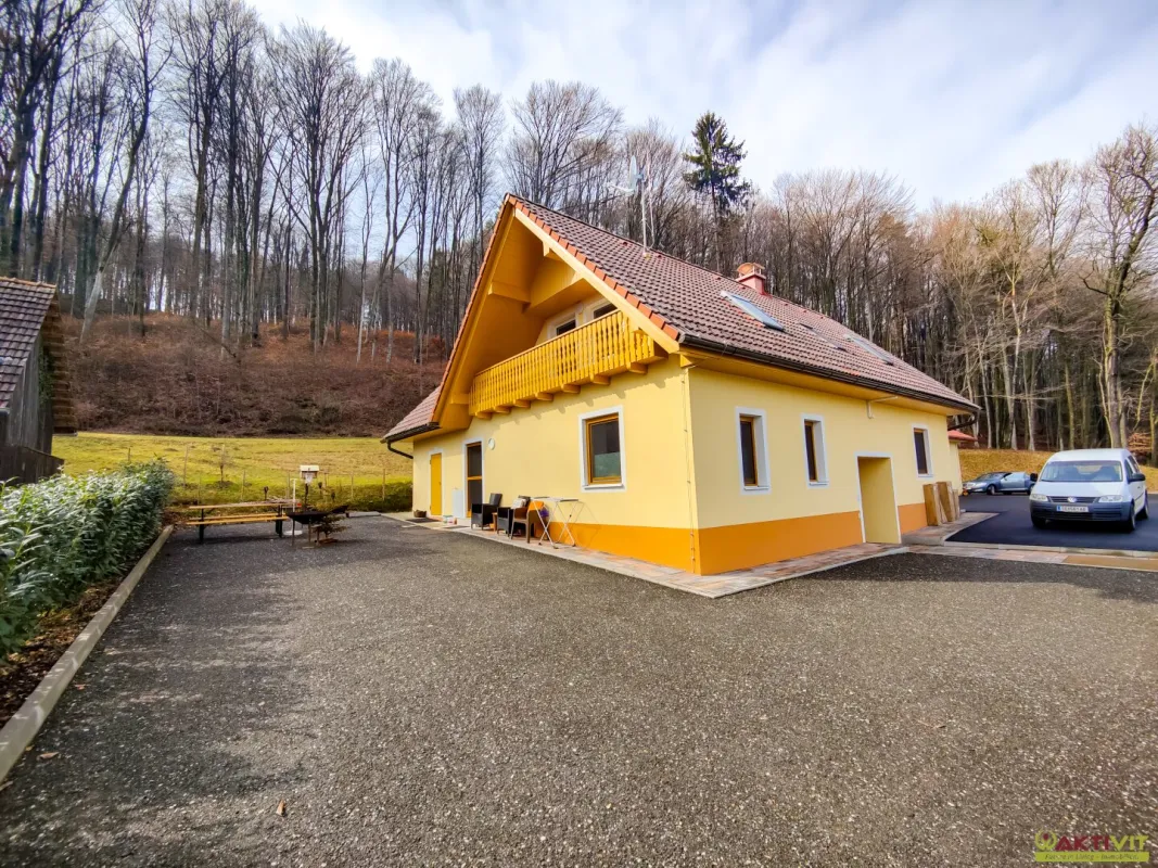 Landhaus mit über 3,8 ha Grund in Naturlage. - Wohnkomfort & Landwirtschaft vereint. - Bild 1