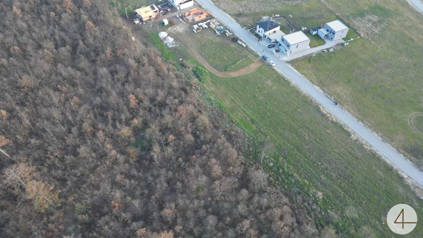 Sonniges Baugrundstück in ruhiger Umgebung - Bild 1