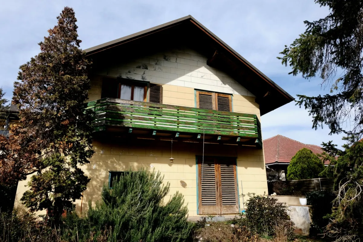 Sanierungsbedürftiges Einfamilienhaus - Bild 1