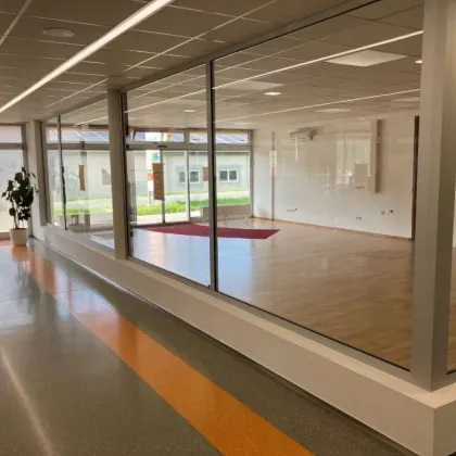 TOP LAGE moderne, klimatisierte Geschäftsfläche/Gewerbefläche im Business- Park, Parkplätze - Bild 3