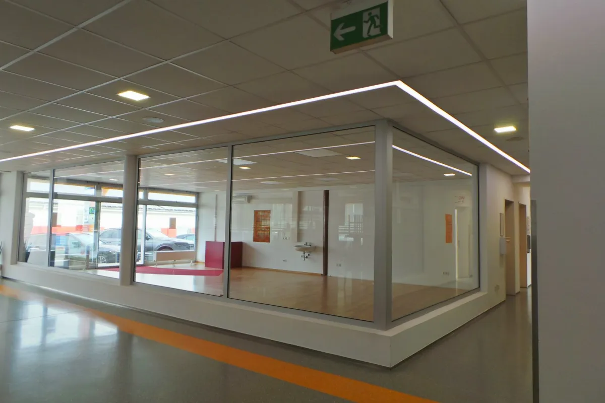 TOP LAGE moderne, klimatisierte Geschäftsfläche/Gewerbefläche im Business- Park, Parkplätze - Bild 1