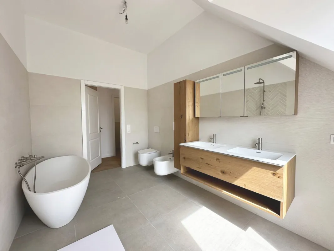 Exklusive DG-Wohnung mit Praterblick & großer Terrasse – Neubau Highlight mit Wärmepumpe & Photovoltaik! - Bild 1