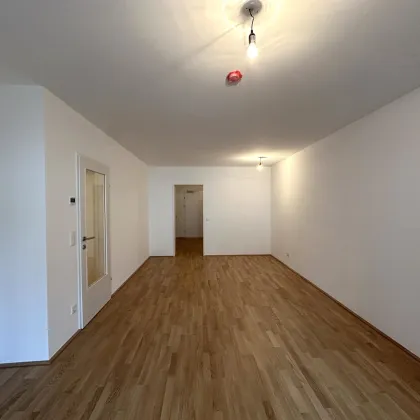 JETZT INVESTIEREN! Charmante 2-Zimmer Wohnung mit getrennter Küche und geräumigem Schlafzimmer - Erstbezug und Provisionsfrei! - Bild 2