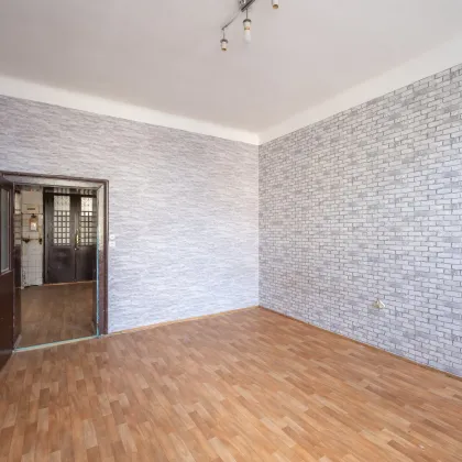 ++NEU++ Sanierungsbedürftige 2-Zimmer Altbauwohnung in toller Lage! - Bild 2