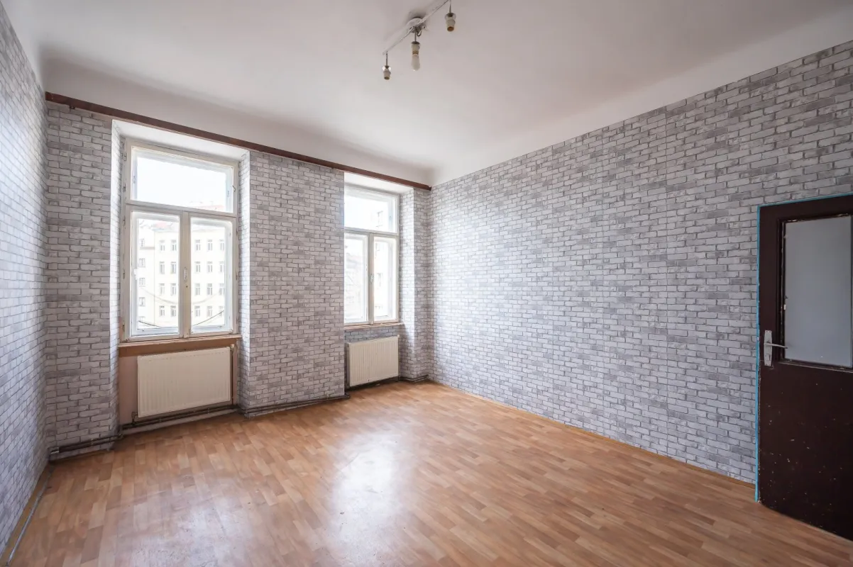 ++NEU++ Sanierungsbedürftige 2-Zimmer Altbauwohnung in toller Lage! - Bild 1