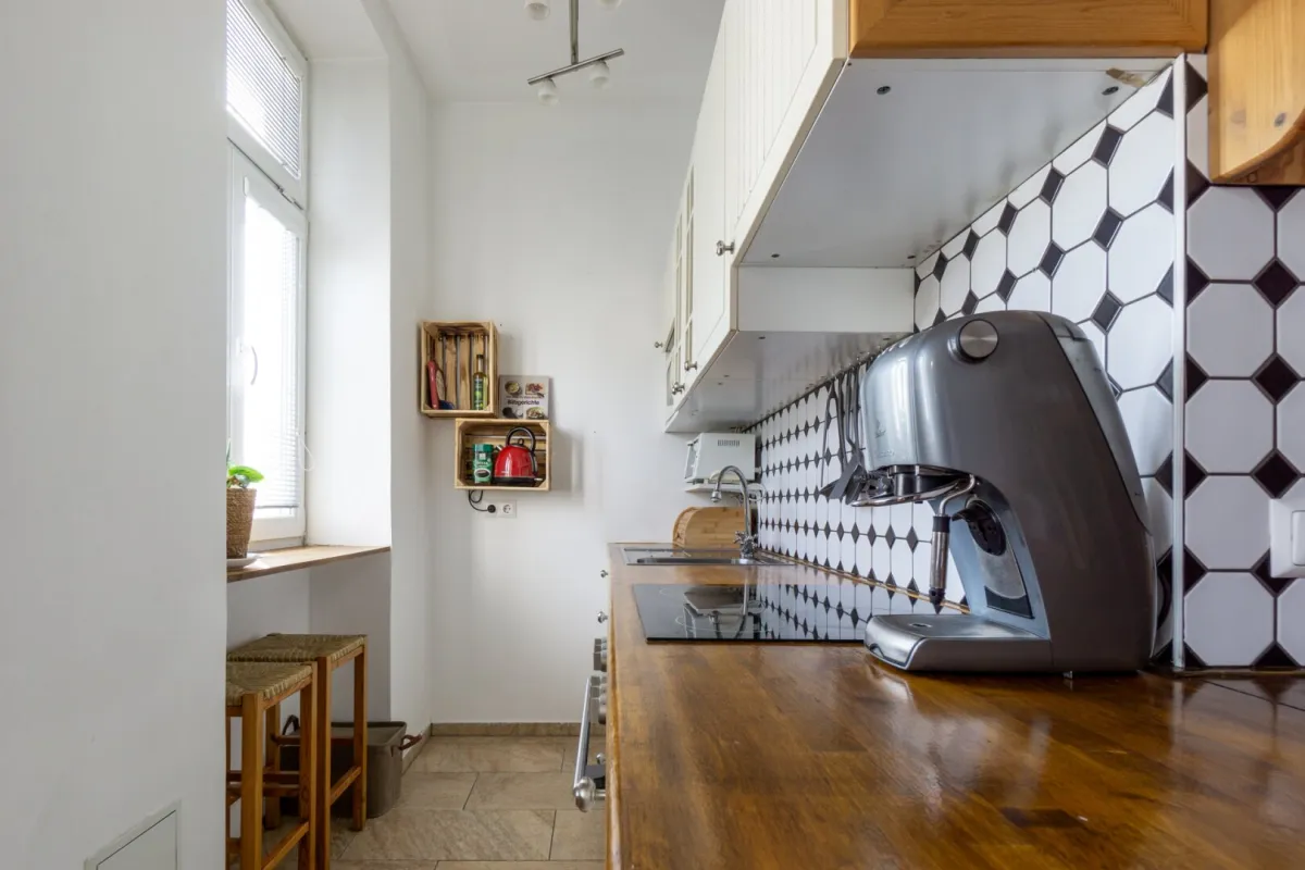 Provisionsfrei - Vollausgestattetes 1-Zimmer-Apartment in U-Bahnnähe - Bild 1