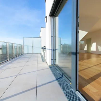 EXKLUSIVE PENTHOUSE-WOHNUNG MIT ZWEI TERRASSEN, HOCHWERTIGER AUSSTATTUNG UND VIEL RAUM ZUM WOHLFÜHLEN - Bild 2