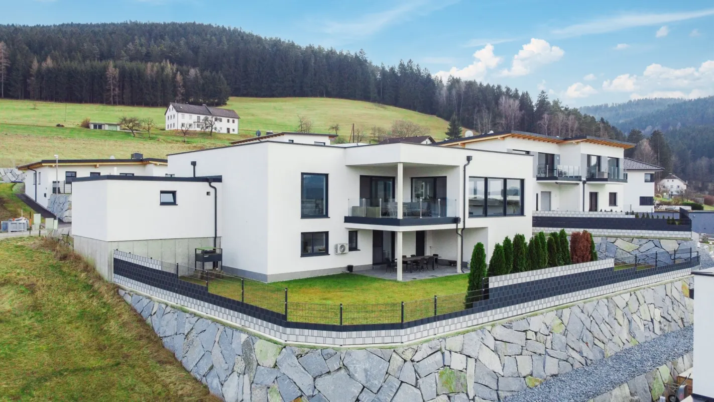 Zukunftssicheres Zuhause mit Panoramablick und Wellness-Faktor - Exklusive Villa mit Indoor-Pool und nachhaltiger Energieversorgung in St. Oswald - Bild 1