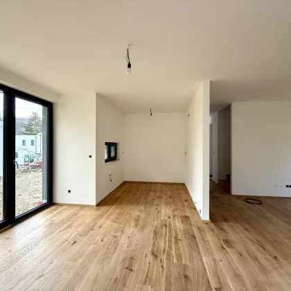 PREISREDUKTION! EXKLUSIVE 4-5 ZIMMER DOPPELHAUSHÄLFTEN MIT FREIFLÄCHEN IN GRÜNRUHELAGE! - Bild 3