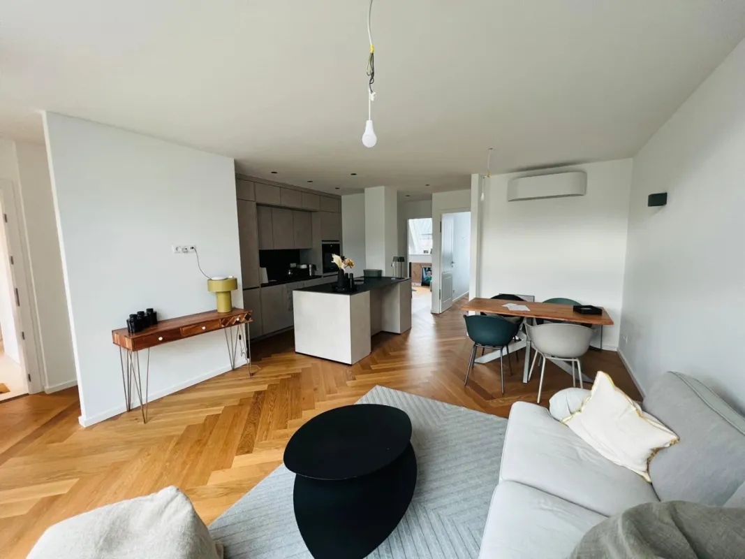 Modernes Wohnen mit Luxusausstattung in zentraler Lage - Erstbezug mit Balkon und U-Bahn-Nähe! - Bild 1