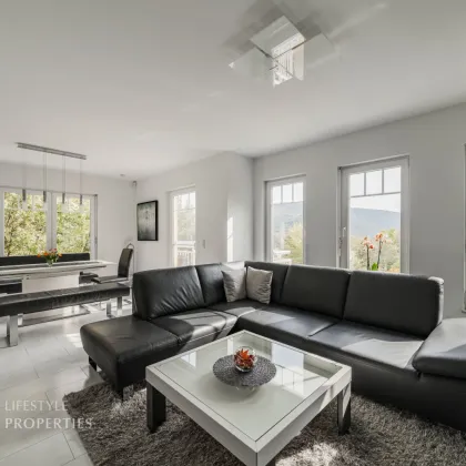 Modernes, möbliertes Einfamilienhaus mit Garten und Pool in Ruhelage - Bild 2