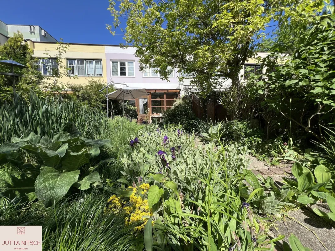Gut geschnittenes Reihenhaus im Split-Level mit blühendem Garten - Gumpoldskirchen - Bild 1