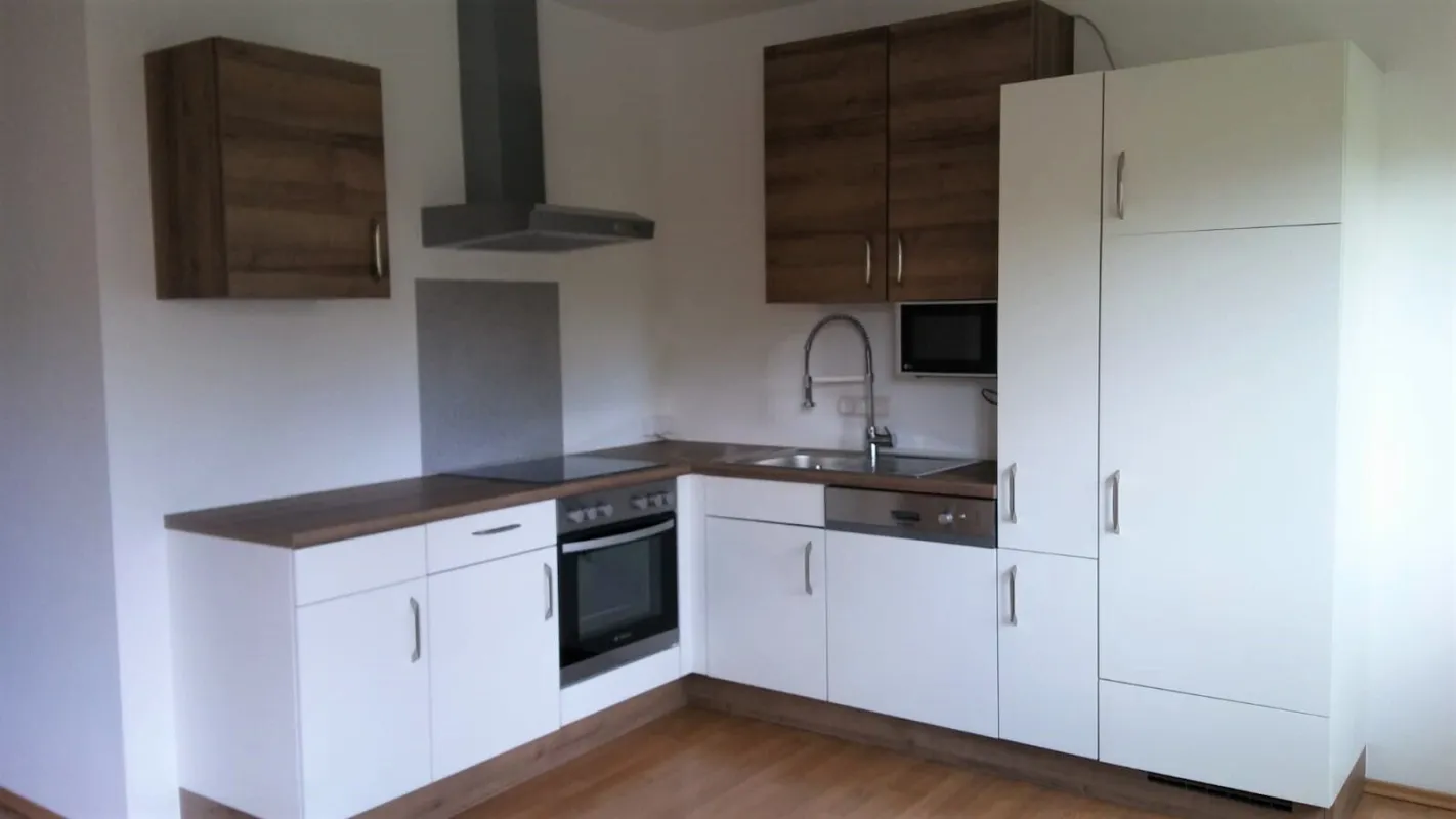 Schöne 2-Zimmerwohnung im Zentrum von Halbturn - Bild 1